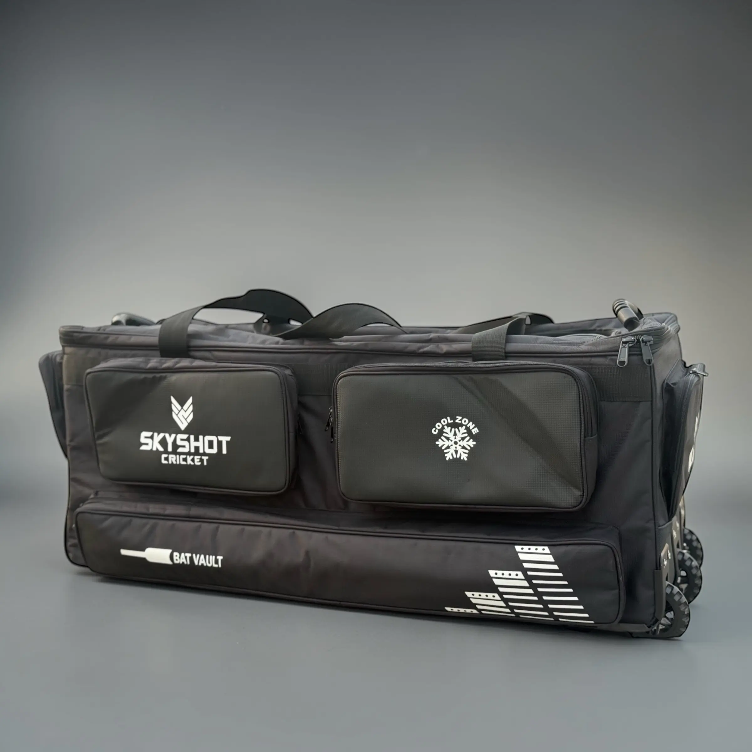 STEALTH CRICKET WHEELIE KITBAG