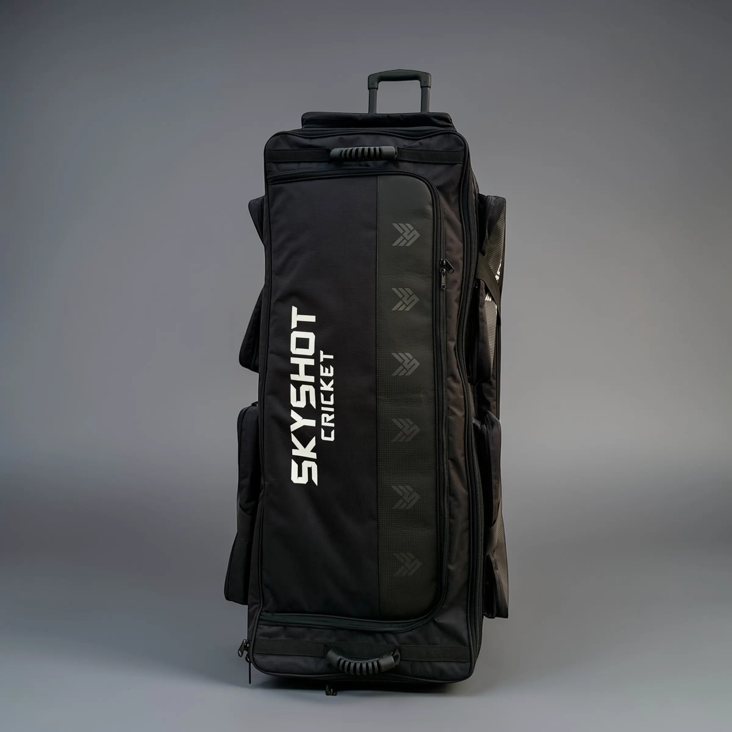 STEALTH CRICKET WHEELIE KITBAG