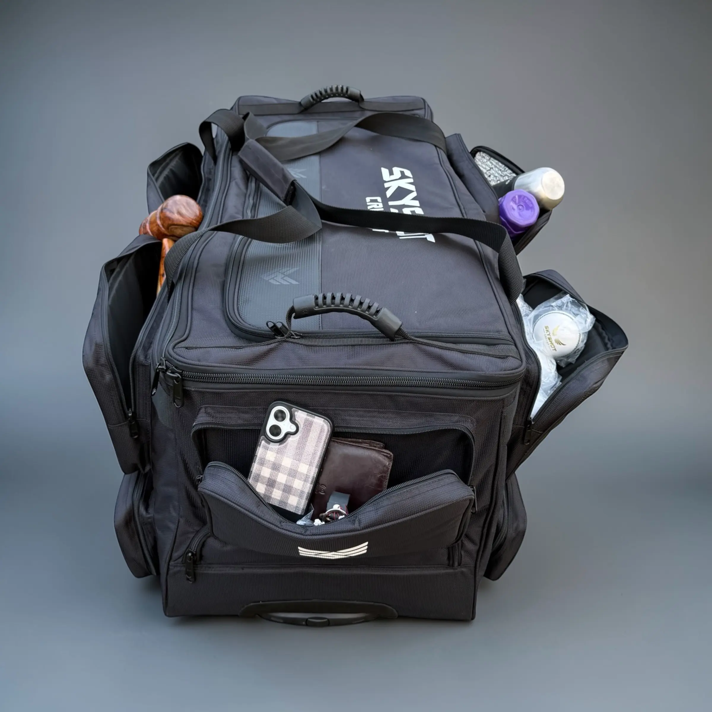 STEALTH CRICKET WHEELIE KITBAG
