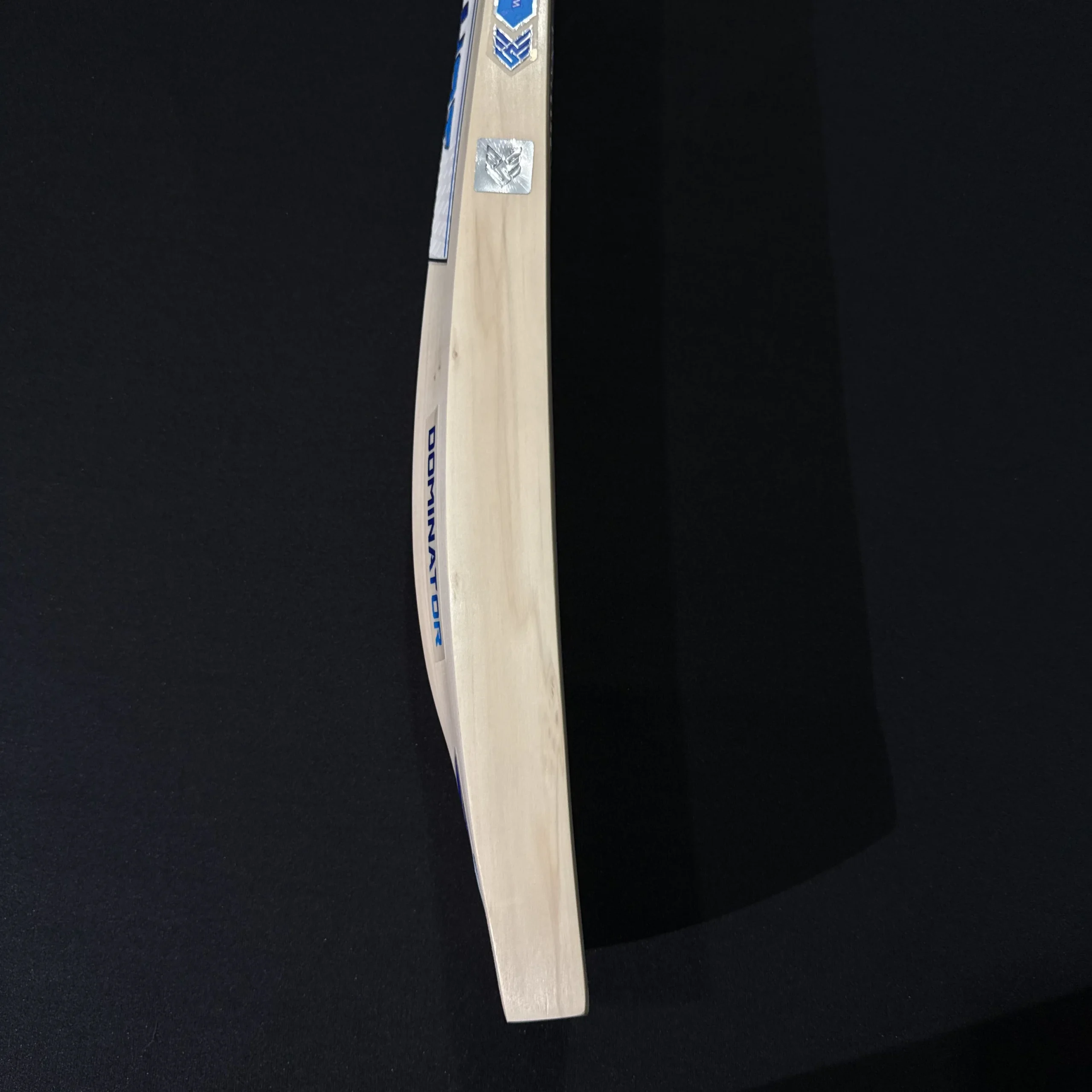 Dominator Bat 001